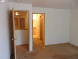 Photo #4: 21498948 Listing