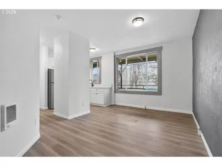 Photo #4: 214997210 Listing