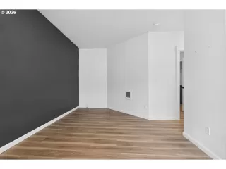 Photo #5: 214997210 Listing