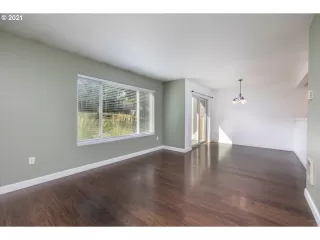 Photo #6: 21500089 Listing