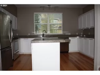 Photo #5: 21500433 Listing