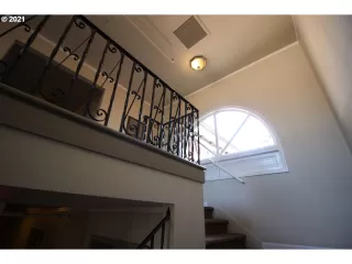 Photo #5: 21500538 Listing