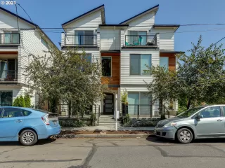 Photo #5: 21500628 Listing