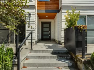 Photo #6: 21500628 Listing