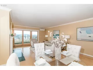 Photo #4: 21500745 Listing