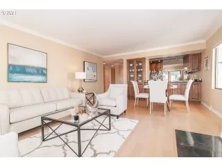 Photo #5: 21500745 Listing