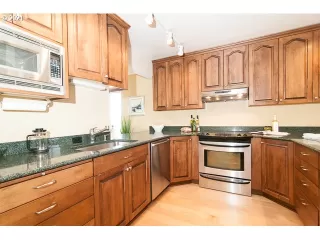 Photo #6: 21500745 Listing