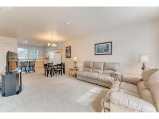 Photo #4: 21501130 Listing