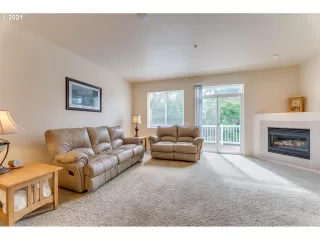 Photo #5: 21501130 Listing