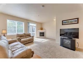 Photo #6: 21501130 Listing