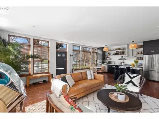 Photo #4: 21501282 Listing