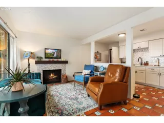 Photo #5: 21501789 Listing