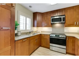 Photo #5: 21502335 Listing