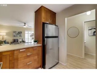 Photo #6: 21502335 Listing