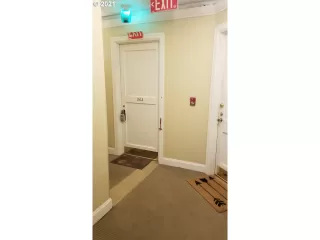 Photo #6: 21503430 Listing