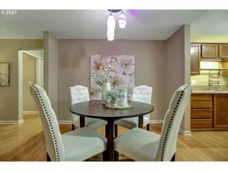 Photo #4: 21503454 Listing