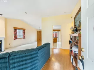 Photo #6: 21503564 Listing