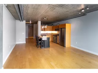 Photo #6: 21503748 Listing