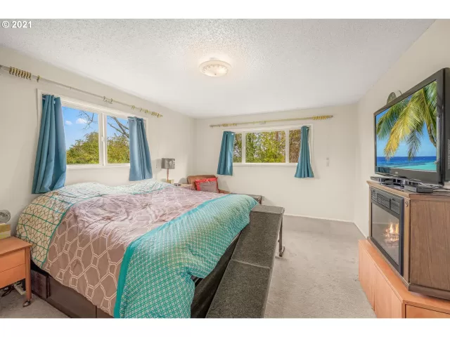 MLS: 21505082 Condo For Sale