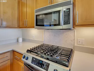 Photo #6: 21506155 Listing