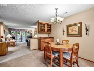 Photo #4: 21507609 Listing