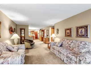 Photo #6: 21507609 Listing