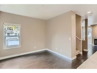 Photo #6: 21507821 Listing