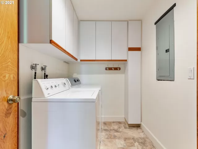 MLS: 21507895 Condo For Sale