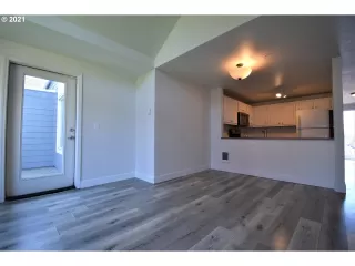 Photo #2: 21507976 Listing