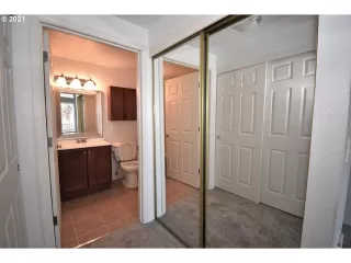 Photo #6: 21507976 Listing
