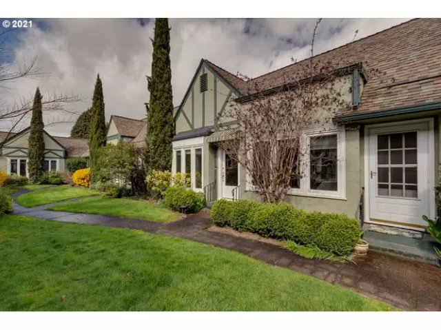 MLS: 21511483 Condo For Sale