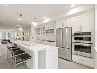 Photo #6: 21511540 Listing