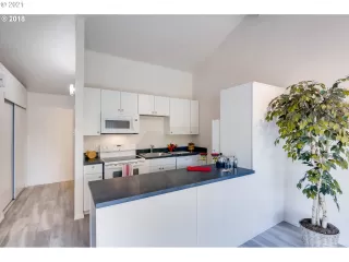 Photo #4: 21511802 Listing