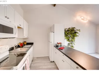 Photo #5: 21511802 Listing