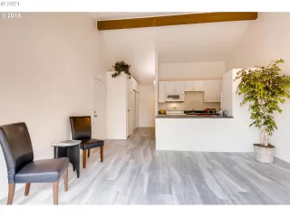 Photo #6: 21511802 Listing