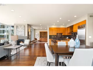 Photo #4: 21512305 Listing