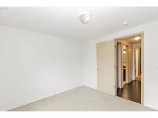 Photo #4: 21512497 Listing