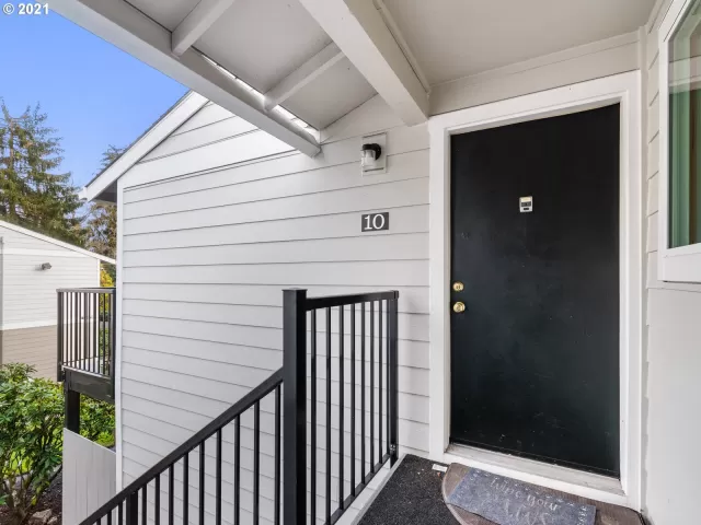 MLS: 21513684 Condo For Sale