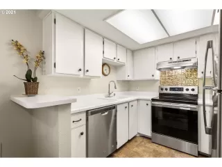 Photo #5: 21513805 Listing