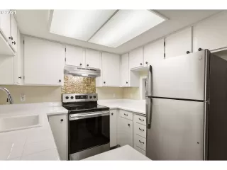 Photo #6: 21513805 Listing