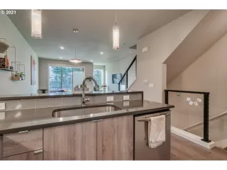 Photo #5: 21513814 Listing