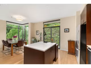 Photo #5: 21515479 Listing
