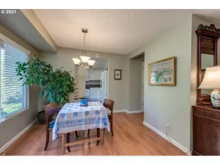 Photo #5: 21515775 Listing