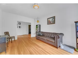 Photo #6: 21515996 Listing