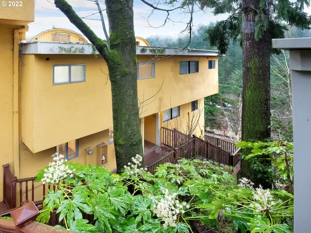 MLS: 21516241 Condo For Sale