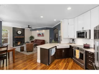 Photo #5: 21516737 Listing