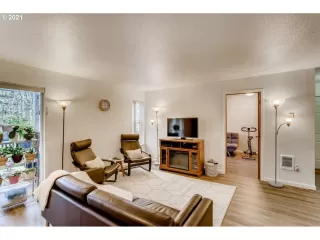 Photo #5: 21516974 Listing