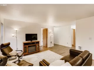 Photo #6: 21516974 Listing