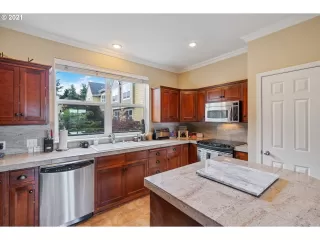 Photo #5: 21517113 Listing