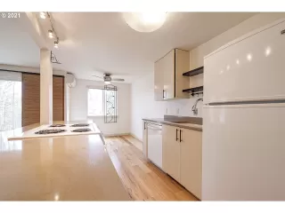Photo #3: 21517877 Listing